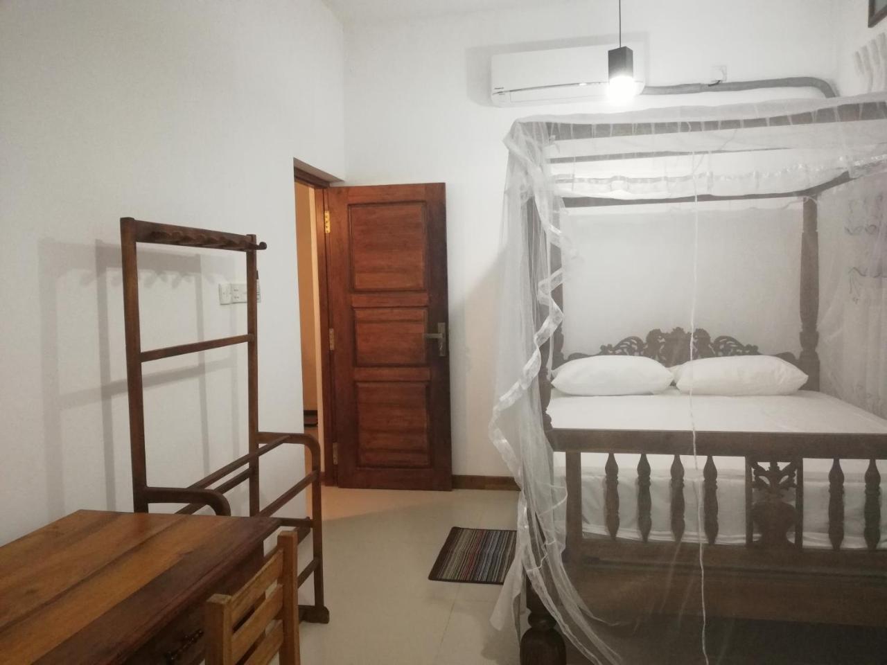 Bed and Breakfast Air Port 5 Minutes Super Clean Upul Negombo Exterior foto