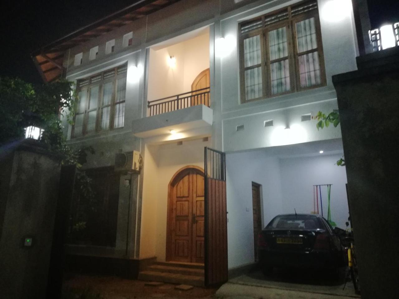 Bed and Breakfast Air Port 5 Minutes Super Clean Upul Negombo Exterior foto