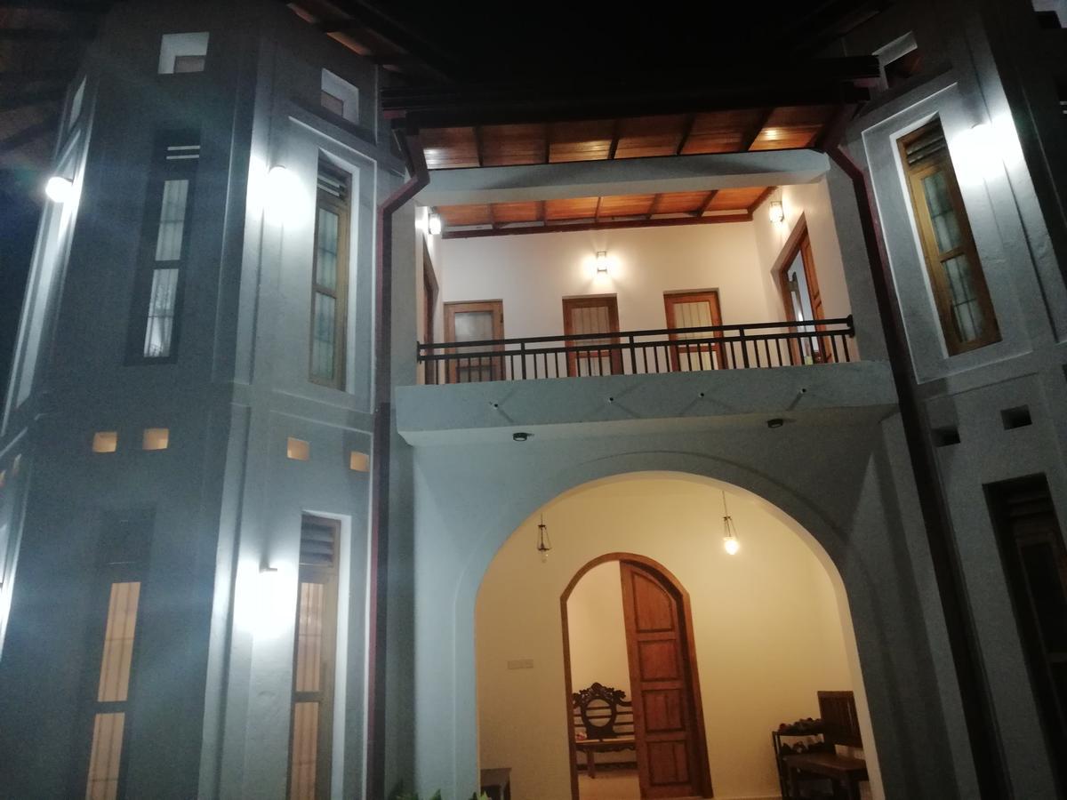 Bed and Breakfast Air Port 5 Minutes Super Clean Upul Negombo Exterior foto