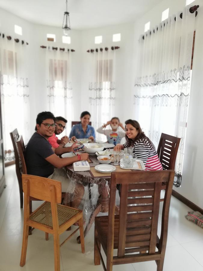 Bed and Breakfast Air Port 5 Minutes Super Clean Upul Negombo Exterior foto