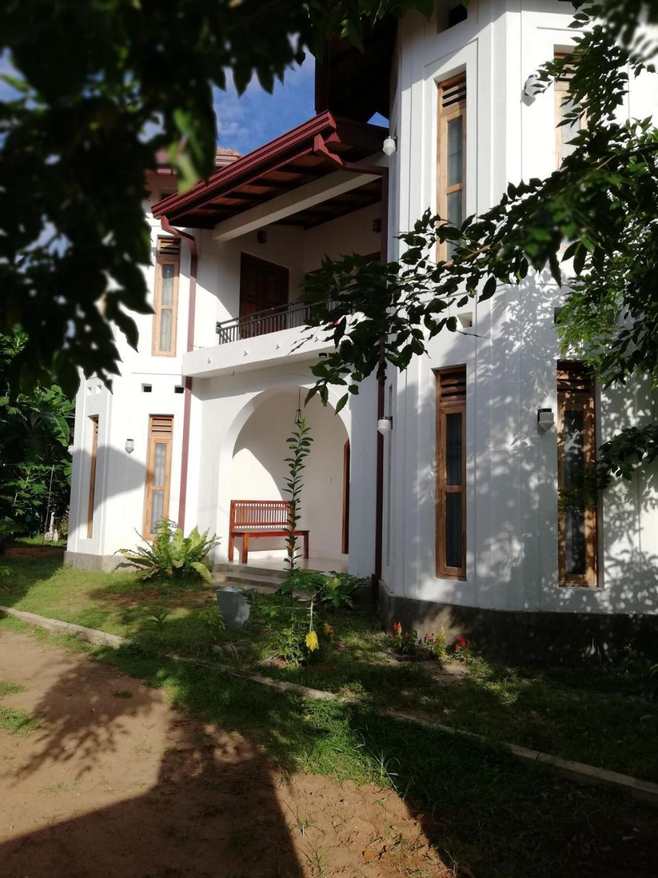 Bed and Breakfast Air Port 5 Minutes Super Clean Upul Negombo Exterior foto